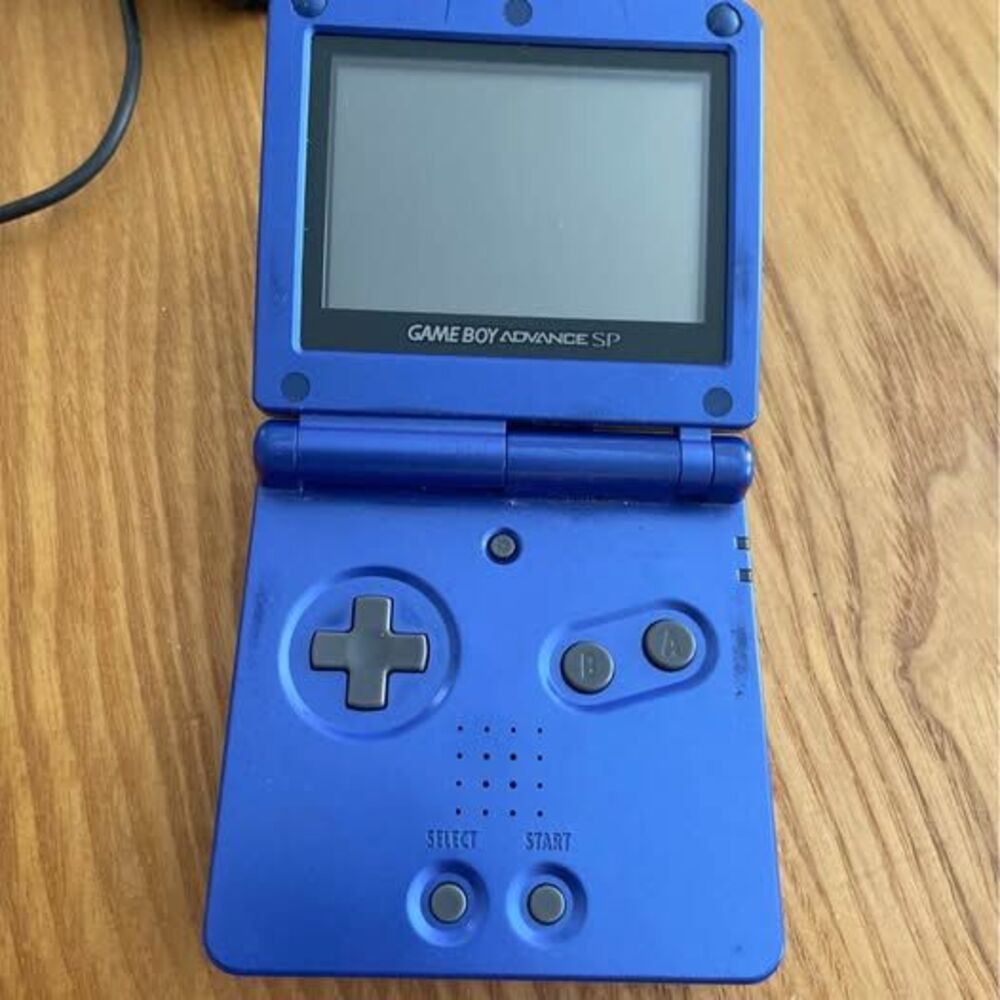 Game boy advance SP for parts doesn’t work
